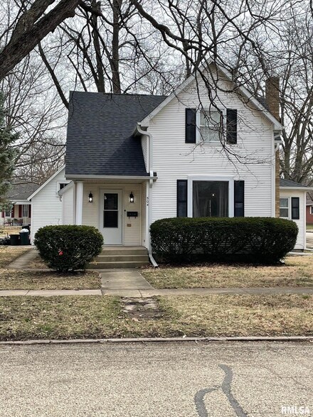 504 N Center St, Lacon, IL 61540