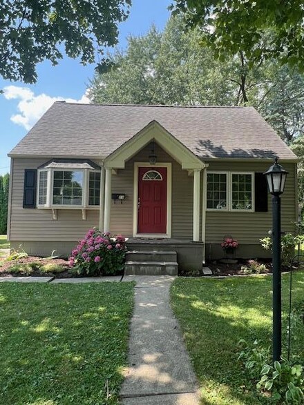 29 Henry Ave, Nazareth, PA 18064