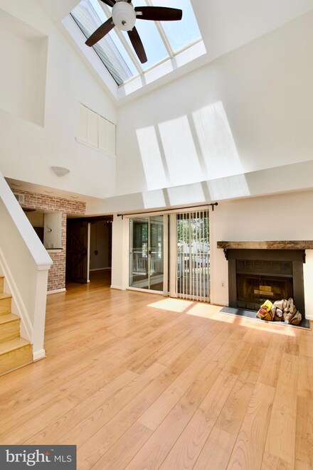 3377 Lakeside View Dr Unit 19-2, Falls Church, VA 22041