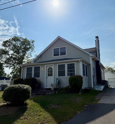 26 Hillcrest Rd, Niantic, CT 06357