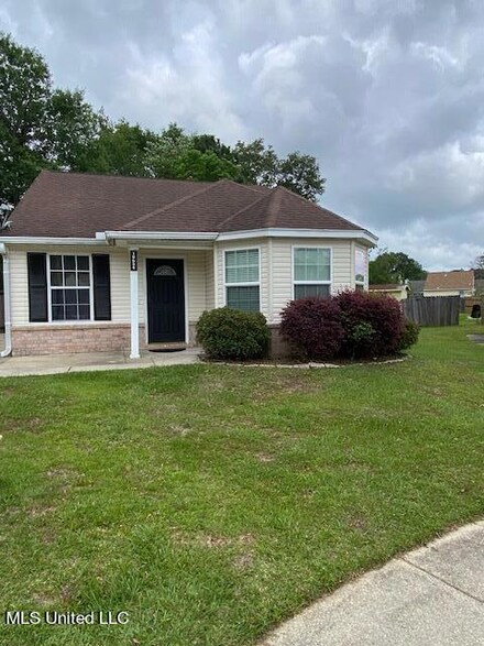 10654 Red Bud Ct, Gulfport, MS 39503