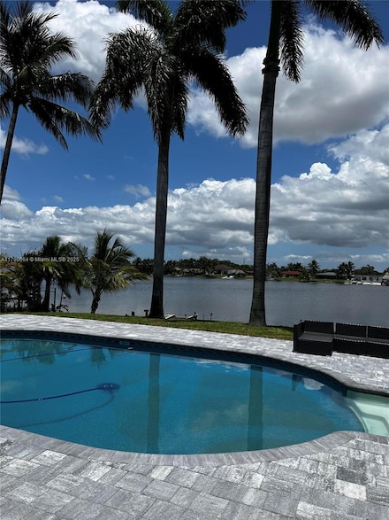 17931 NW 85th Ave, Hialeah, FL 33015