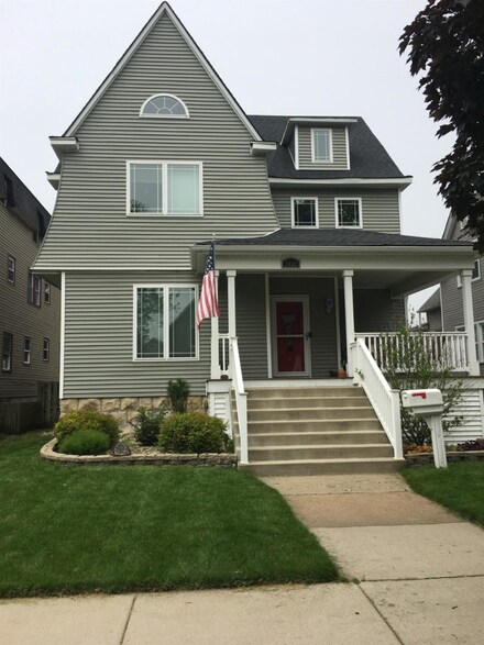 1632 Laporte Ave, Whiting, IN 46394