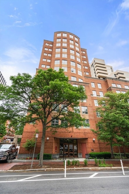 931 Massachusetts Ave Unit 1003, Cambridge, MA 02139