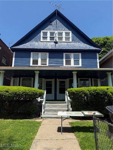 10233 Kempton Ave, Cleveland, OH 44108