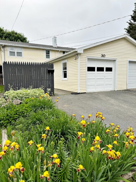 30 Mount Desert Dr, Bangor, ME 04401