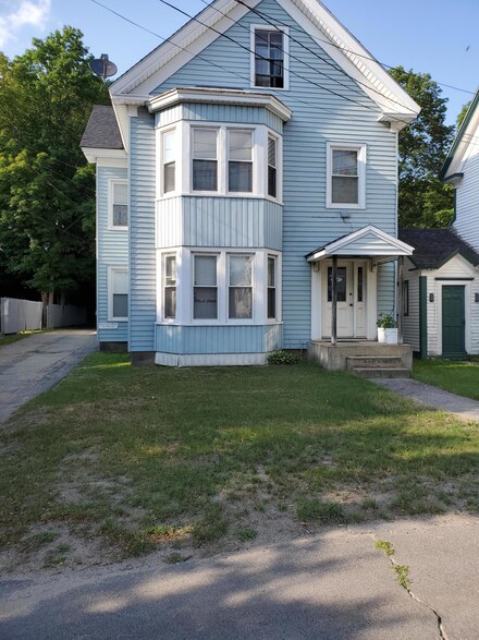 16 Main St, Dixfield, ME 04224