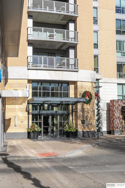 200 S 31st Ave Unit 4209, Omaha, NE 68131