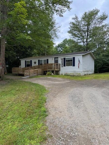 47 Round Stone Rd, Mount Vernon, ME 04352