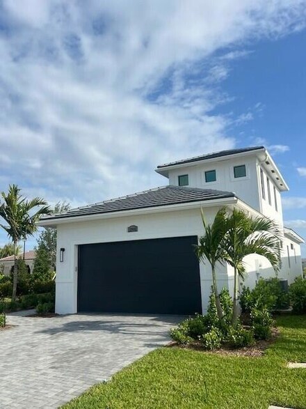 12442 SW Lunata Way, Port St. Lucie, FL 34987