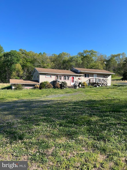 3721 W Hoover Rd, Haywood, VA 22722