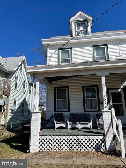 309 Delaware Ave, Riverside, NJ 08075