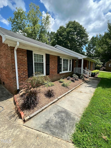 1526 Regency Ct, Burlington, NC 27215