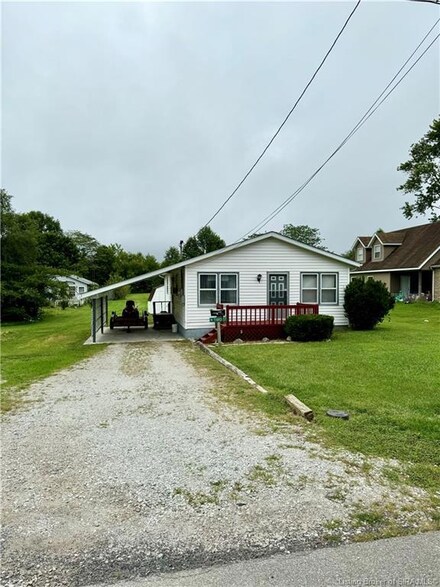 435 N 3rd St, Scottsburg, IN 47170