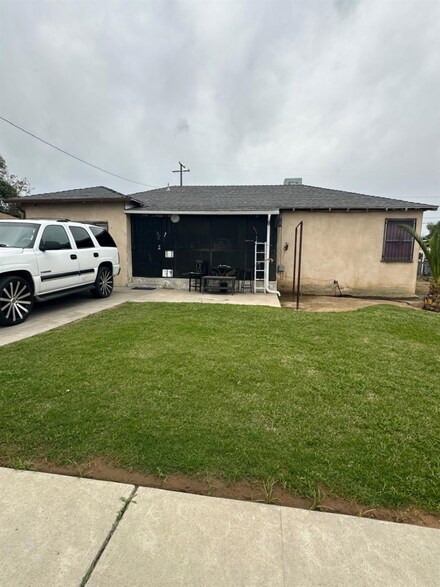 2446 S Lily Ave, Fresno, CA 93706