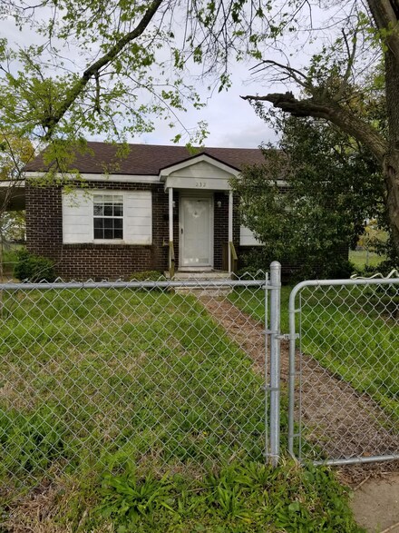 232 Wisteria Ln, Biloxi, MS 39530