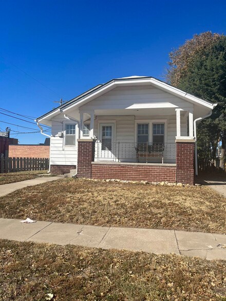 1307 Oak St, Hays, KS 67601