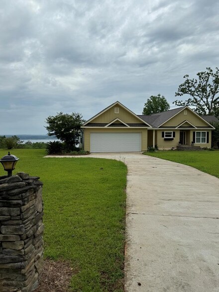 51 Lakeview Dr, Georgetown, GA 39854