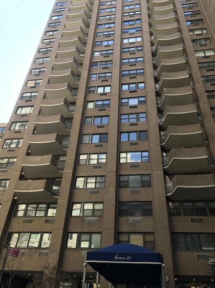 58 W 58th St Unit 9D, New York, NY 10019
