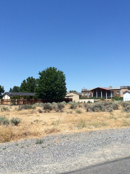 623 Edgewater Way SW, Mattawa, WA 99349