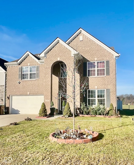 2666 Creek Bank Ct, Columbus, IN 47201