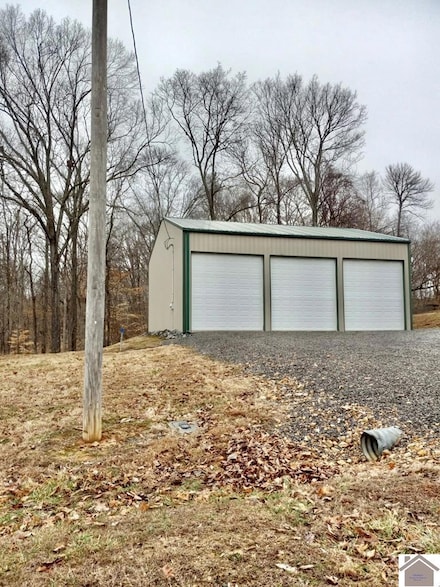 353 Sunny Ln, Cadiz, KY 42211