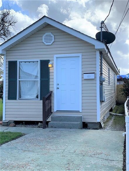 1308 Cook St, Gretna, LA 70053