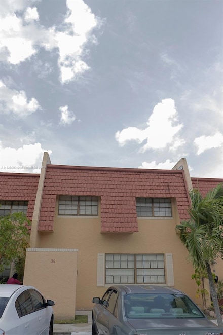 35 Pleasant Hill Ln, Tamarac, FL 33319