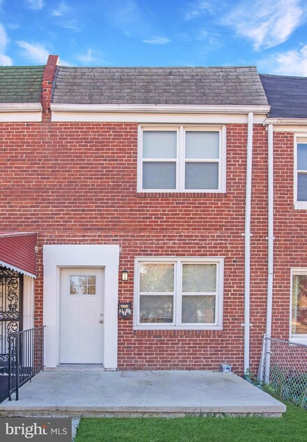 2717 E Hoffman St, Baltimore, MD 21213