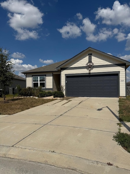 1069 Long Bay Ct, Brookshire, TX 77423