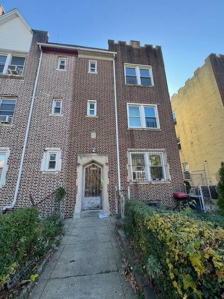 70-18 34th Ave, Flushing, NY 11372