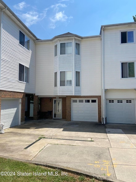 152 Jamie Ln, Staten Island, NY 10312