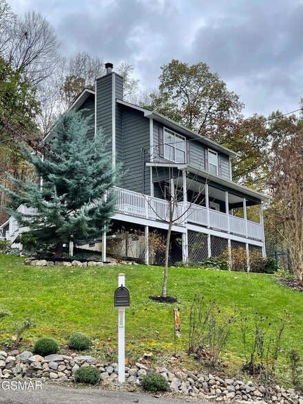3330 Poplar View Ln, Sevierville, TN 37876