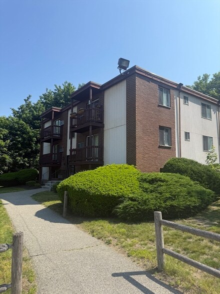 707 Bedford St Unit 16, Abington, MA 02351