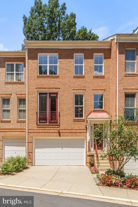 11520 Waterhaven Ct, Reston, VA 20190