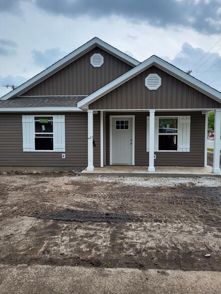 401 N Webb St, Webb City, MO 64870
