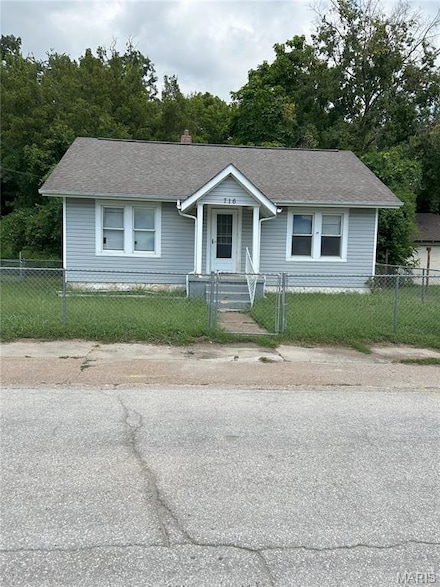 716 W Saint Louis St, de Soto, MO 63020
