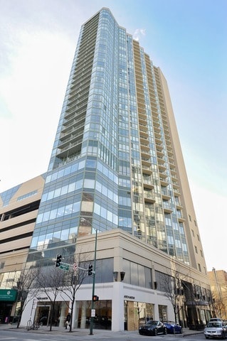 111 W Maple St Unit 3210, Chicago, IL 60610