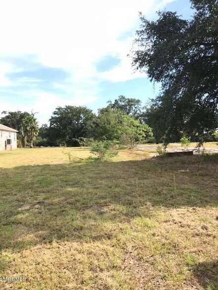 208 Murphy Ave, Gulfport, MS 39503