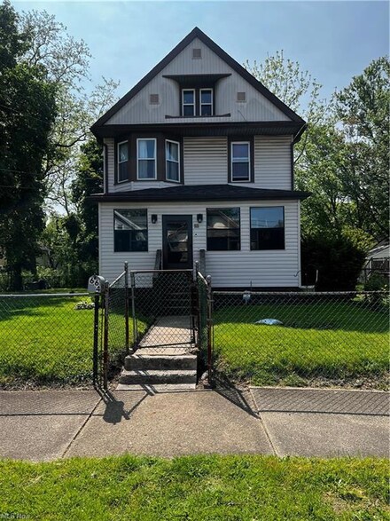 664 Carlysle St, Akron, OH 44310