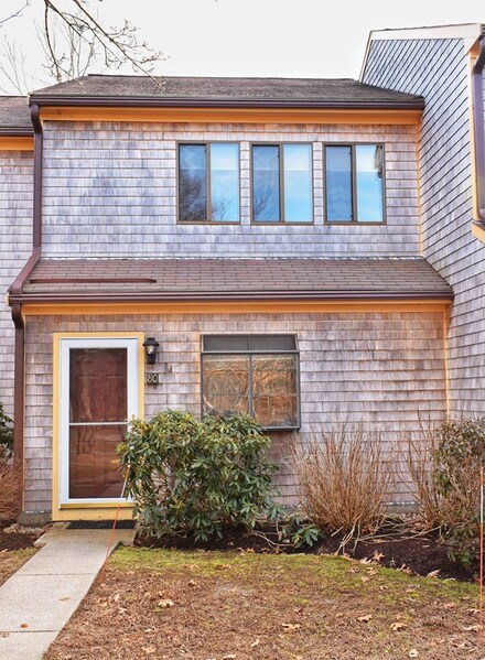 80 Round House Rd, Buzzards Bay, MA 02532