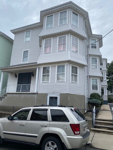 31 Choate St, Fall River, MA 02723