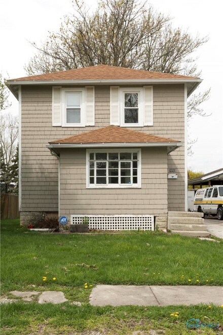 1003 S Main St, Fostoria, OH 44830