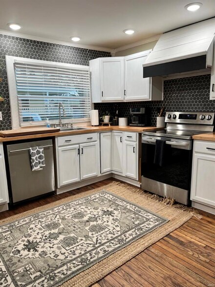 410 S Shelby St, Shelbina, MO 63468