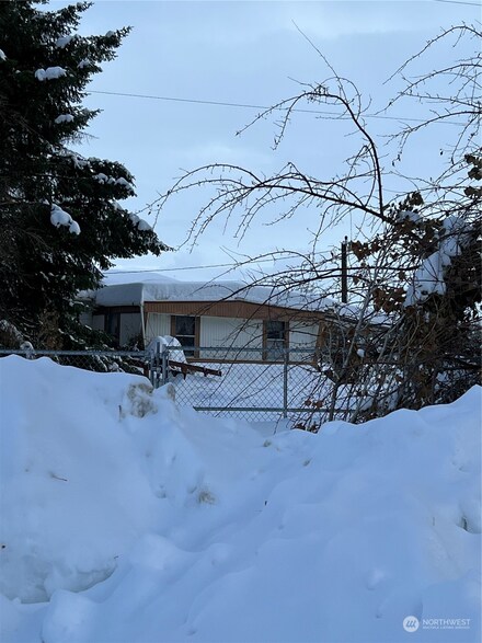 2 Cedar Ave, Brewster, WA 98812