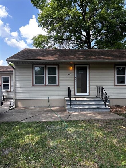 1510 Hope St, Leavenworth, KS 66048