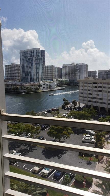 100 W Lake Dr Unit 1014, Hallandale, FL 33009
