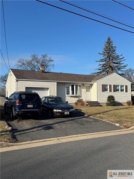 366 Muriel Ave, Piscataway, NJ 08854