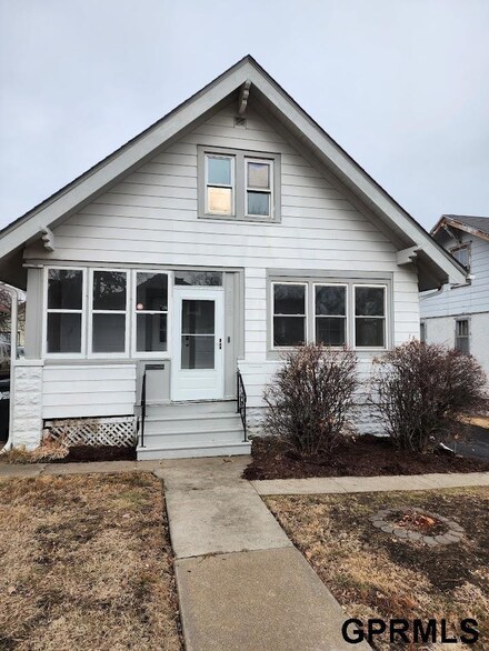 2878 Bauman Ave, Omaha, NE 68112