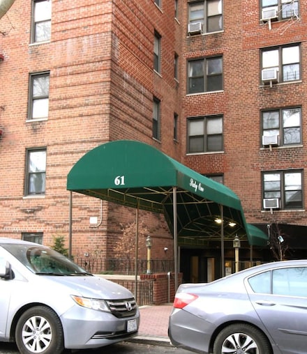 61 Oliver St Unit 5B, Brooklyn, NY 11209